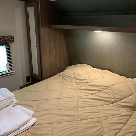 Golden Riverfront Campground Otel Dış mekan fotoğraf